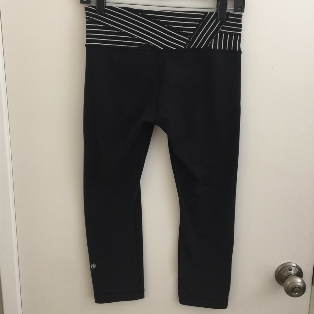 Lululemon Wunder Under Crop, Reversible, Size 6